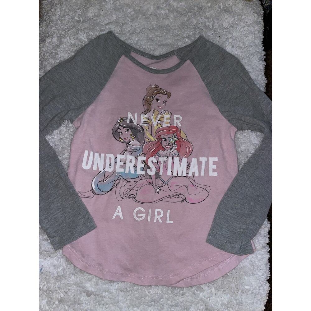 Disney Princess sz. 4/5 “ Never underestimate a girl” princess tee. Adorable